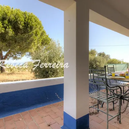 Sleeps 6 With Wifi Βίλα Benagil