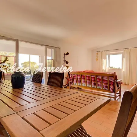 Sleeps 6 With Wifi Villa