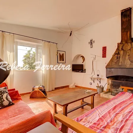 Villa Sleeps 6 With Wifi *