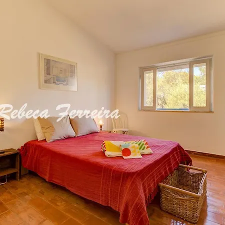 Sleeps 6 With Wifi Benagil