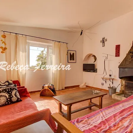 Vila Sleeps 6 With Wifi