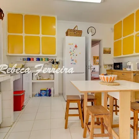 Sleeps 6 With Wifi * Benagil